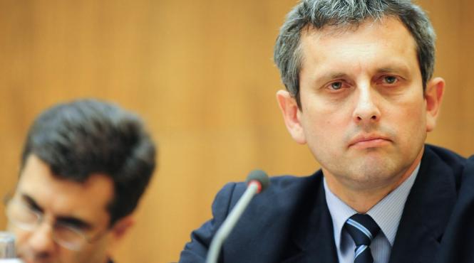 firmele din pilonul ii vor sa plece