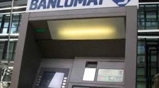 tentativa de spargere a unui bancomat in braila hotii au incercat sa il arunce in aer cu o butelia