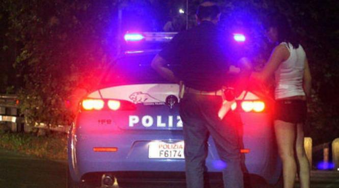 corriere della sera despre romancele care ziua au slujbe respectabile iar noaptea se prostitueaza pe strazi