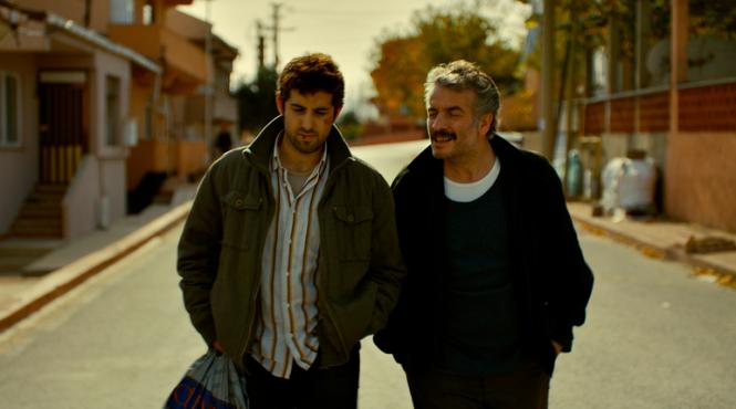 perele se coc de 8 martie cadou pentru femeile din bucuresti la proiectia filmului sub umbra parului salbatic