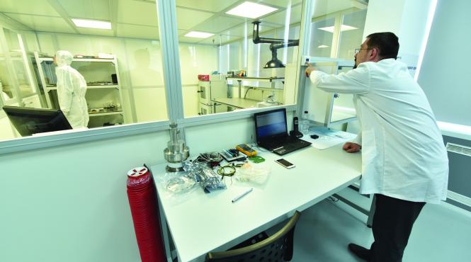 premierul dancila felicita echipa de cercetatori a laserului de la magurele si ii asigura de intreaga sustinere a guvernului