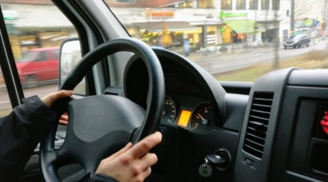 trafic blocat timp de 15 minute in centrul bucurestiului mai multe persoane s au alaturat protestului sieu