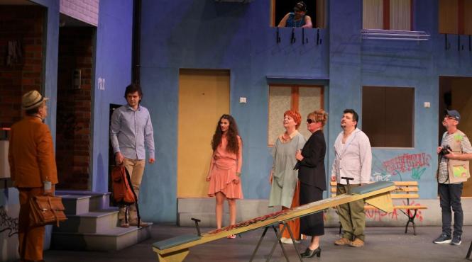 nopti incandescente de teatru