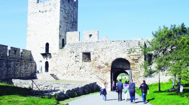 intre cetatile solemne gastronomie si drumul vinului in serbia