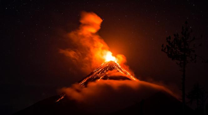 vulcanul fuego si a intensificat activitatea