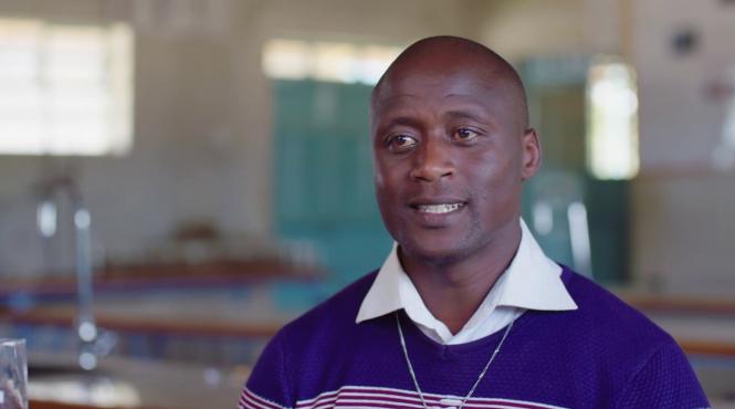 un calugar franciscan din kenya desemnat cel mai bun profesor din lume