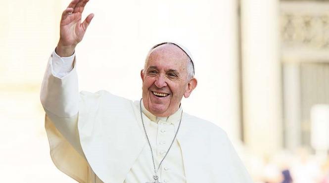 papa francisc spune ca nu i a lasat pe credinciosi sa i sarute inelul de teama raspandirii microbilor