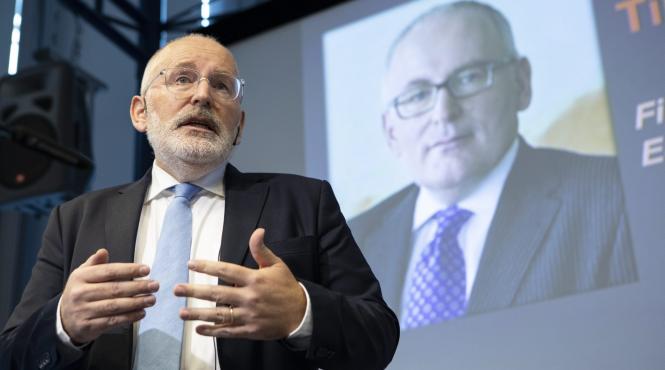 scandalul modificarii codurilor ia amploare premierul dancila sunata de timmermans pentru ordonante