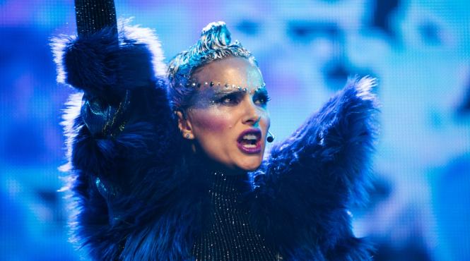 natalie portman si jude law pe muzica de sia si scott walker in vox lux proiectii in premiera la american independent film festival