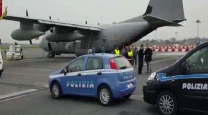 13 detinuti romani din italia trimisi inapoi in romania