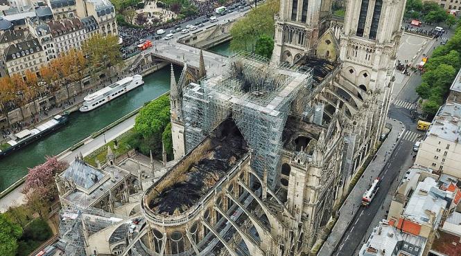 catedrala notre dame va fi reconstruita mult mai frumos spune emmanuel macron