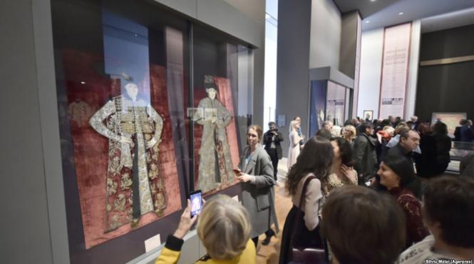 expozitia broderii de traditie bizantina din romania inaugurata la luvru in prezenta custodelui coroanei