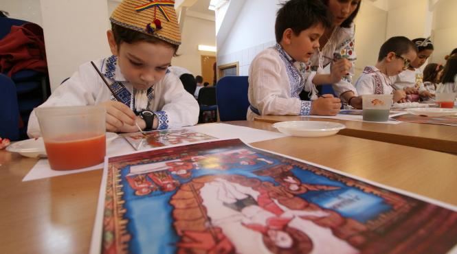 micii iconari solidari cu notre dame