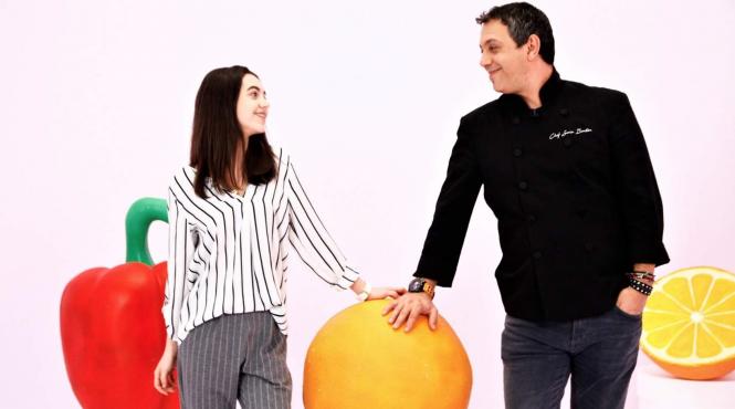 chef sorin bontea face echipa cu familia sa in bucatarie