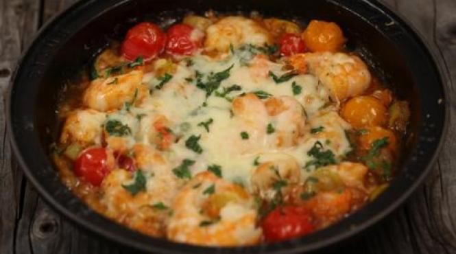 reteta zilei creveti cu legume si cascaval