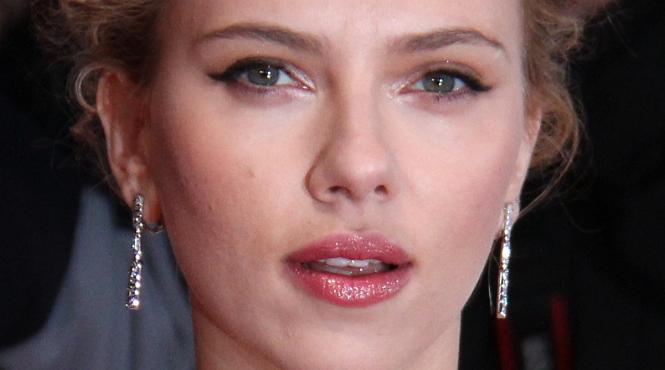 actrita scarlett johansson si a anuntat logodna