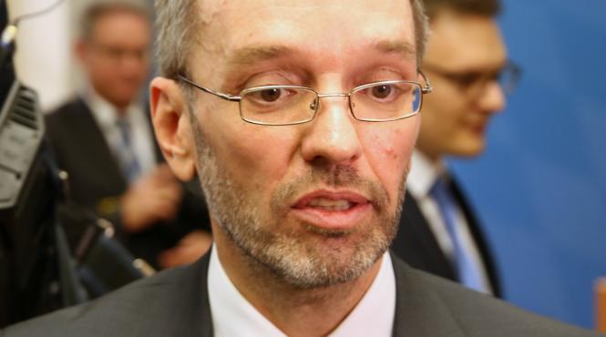 austria extrema dreapta ameninta oficial cu plecarea din guvern daca ministrul de interne va fi demis