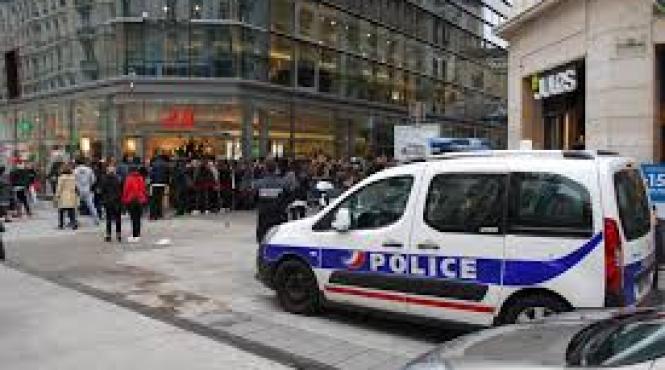 atac cu colet capcana la lyon mandate de arestare prelungite pentru presupusul autor al atacului si pentru apropiati ai sai