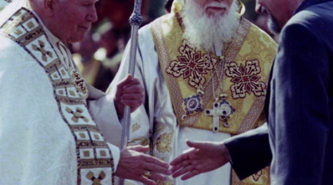 cu ocazia vizitei papei francisc institutul de studii avansate pentru cultura si civilizatia levantului anunta aparitia volumului papa ioan paul al ii lea in romania