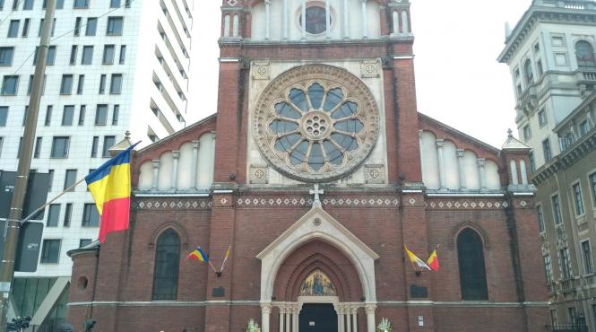 papa francisc isi incepe vizita in romania