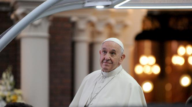 iasi o copie dupa celebra icoana a maicii domnului de la cacica oferita in dar papei francisc