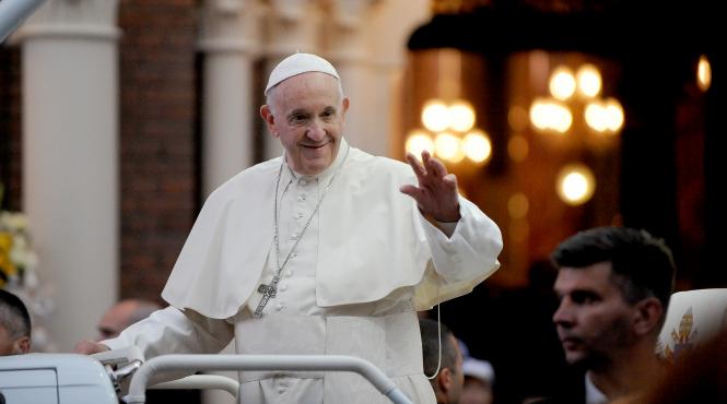 vizita papei in romania suveranul pontif a ajuns la blaj