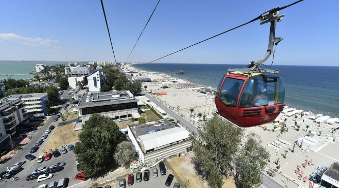 constanta un copil de 2 ani a murit dupa ce a cazut de la etajul cinci al unui bloc din mamaia sat