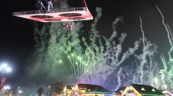 fest outdoor aduce zburatori si iluzii optice pe platoul din fata teatrului national din timisoara