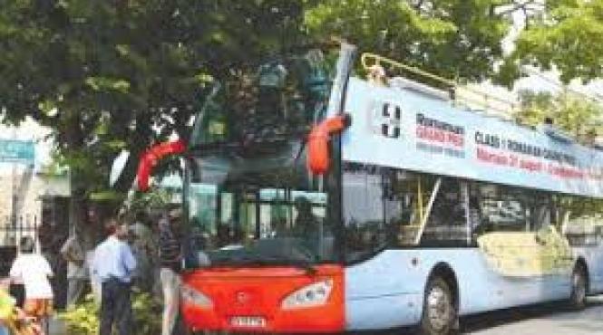 autobuzele etajate puse la dispozitia turistilor aflati pe litoral