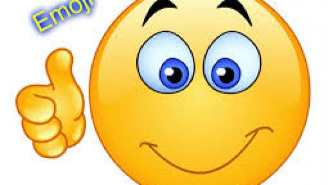 sute de obiecte decorate cu emoticoane din colectia lui fatboy slim prezentate intr o noua expozitie din lisabona