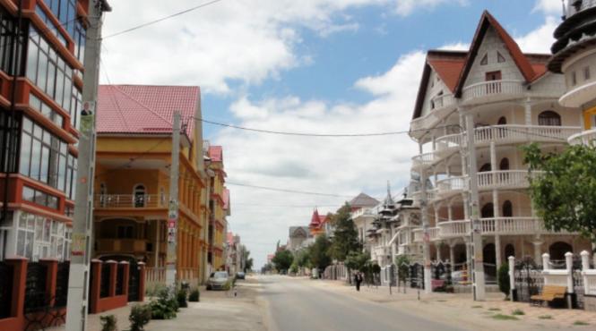 minunea din teleorman satul cu palate construite la misto