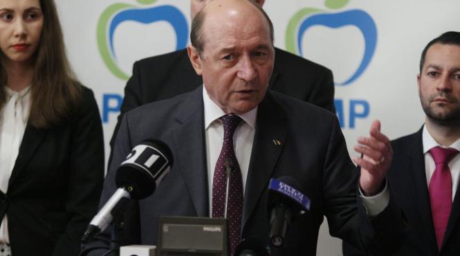 tradare in familie basescu nu mai vrea sa fie basescu