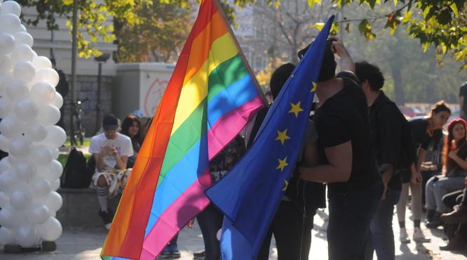 sapte cupluri gay isi cauta dreptatea la cedo
