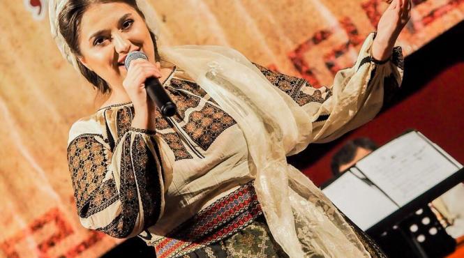 tanara care vrea sa schimbe viata copiilor cu dizabilitati