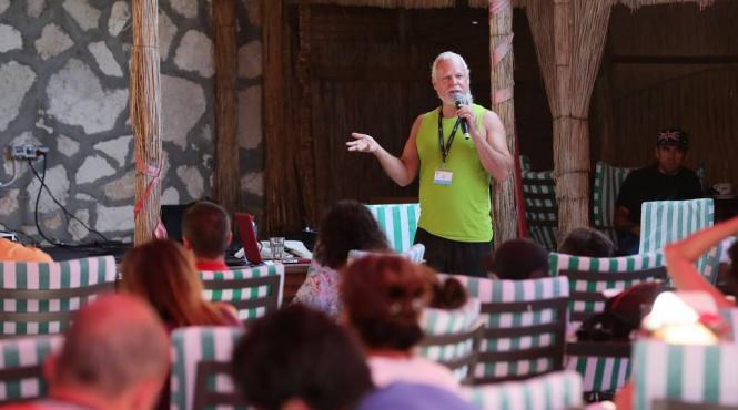 editia a x a a festivalului international de arte vizuale vslo zece ani in zece zile cu cei mai importanti oameni de imagine din europa si sua