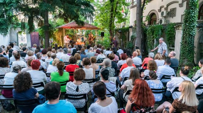 o explozie de jazz in gradina institutului cultural roman
