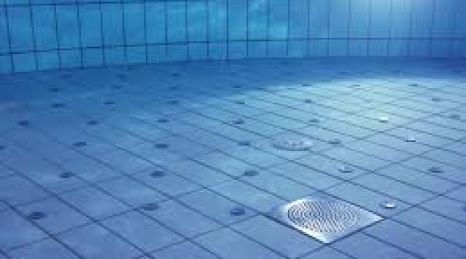 o fata in varsta de noua ani a decedat dupa o posibila electrocutare la piscina