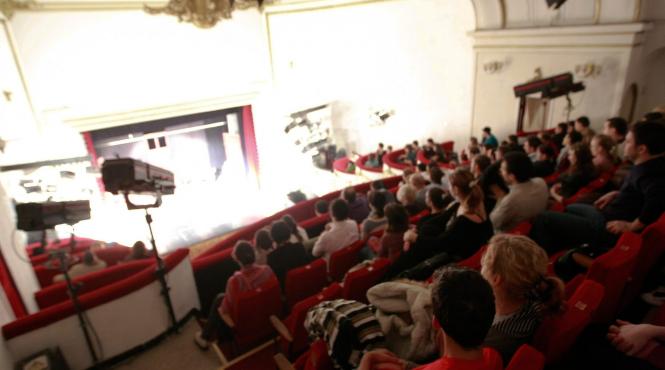 angajatii prospera institutiile de cultura sucomba