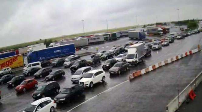 aglomeratie la ptf nadlac ii unde pe sensurile de intrare si iesire se asteapta pana la o ora