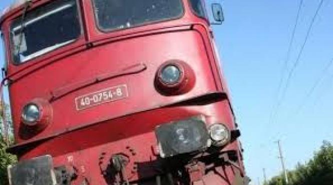 neamt locomotiva unui tren cu circa 50 de calatori a luat foc