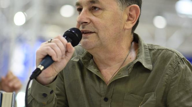 intalnire cu scriitorul eugen ovidiu chirovici in cetatea fagarasului