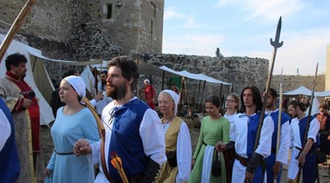 sute de cavaleri domnite si papusari vor anima cetatea de scaun la festivalul de arta medievala