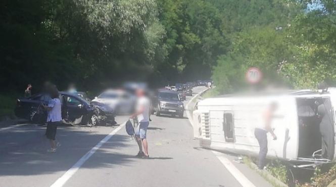 accident cumplit in valcea autoritatile au activat planul rosu de interventie