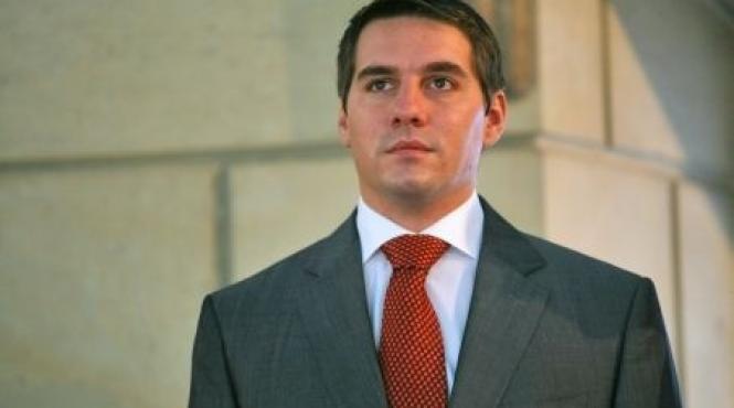 fostul principe nicolae a ramas fara permis dupa ce a fost prins conducand cu 112 km h inr o localitate din arges