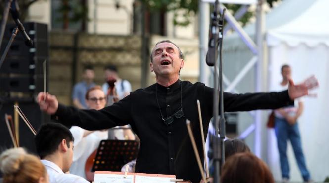 duminica 1 septembrie in parcul coltea bucuriile muzicii cu dirijorul florin totan si orchestra sinfonia bucuresti