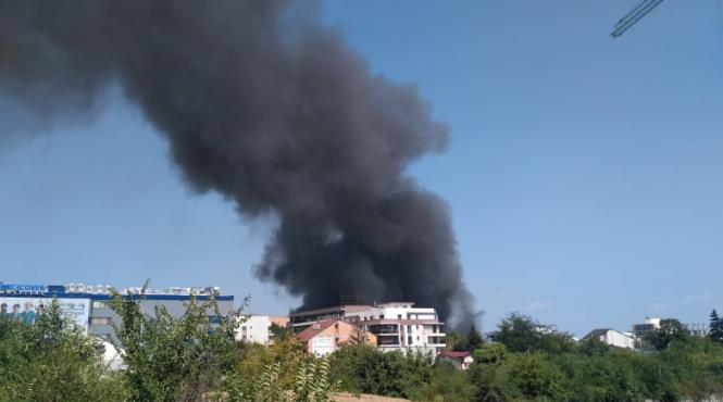 incendiu puternic in nordul capitalei sute de oameni sunt evacuati din cladirile din zona