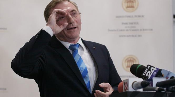 pensionarul de lux augustin lazar chemat in judecata de ministerul justitiei