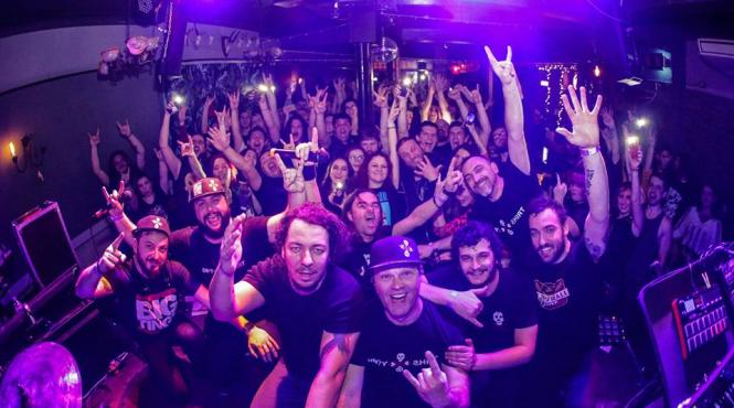 dirty shirt va sustine doua concerte in londra