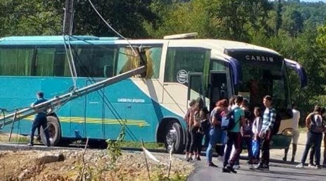 panica in maramures un stalp a intrat prin fereastra unui autocar plin cu elevi