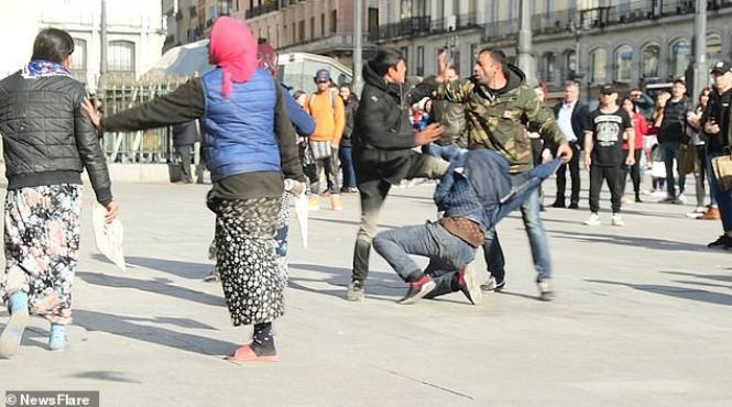 barbat de etnie roma arestat in italia si a vandut fiicele pentru casatorie